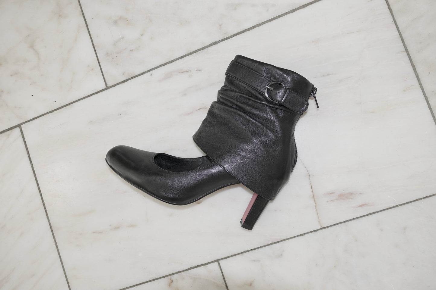 Leather gaiter pumps