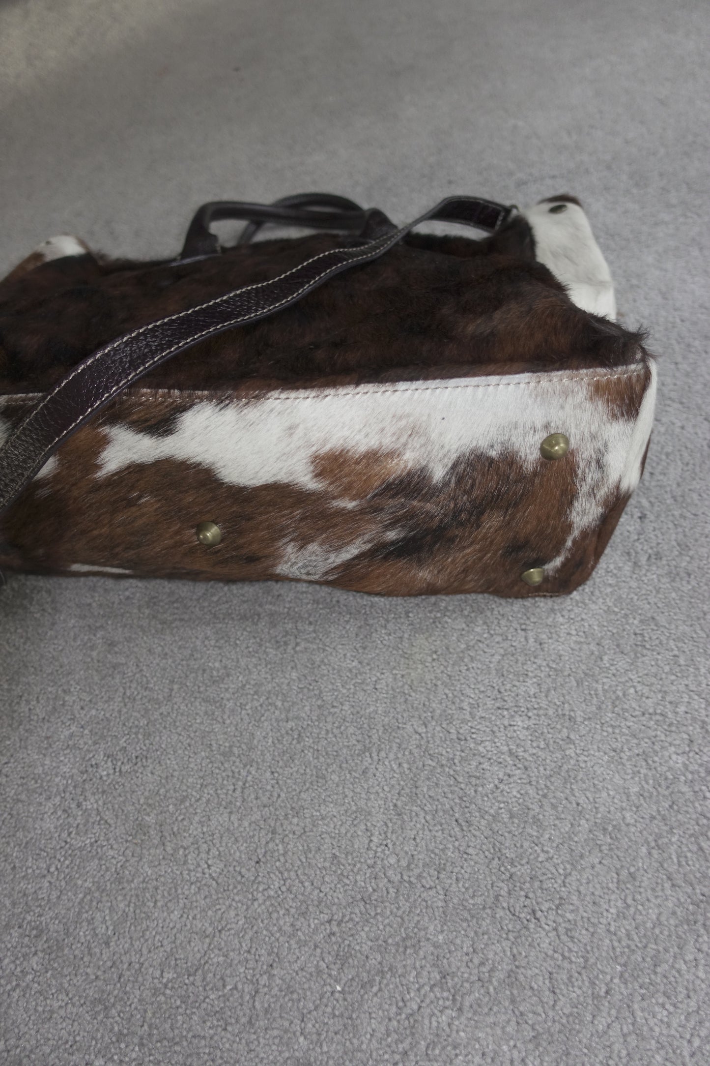 Cowhide- and leather bag