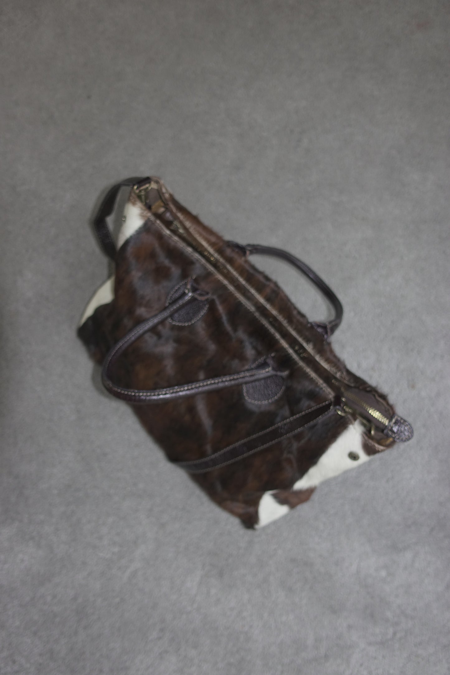 Cowhide- and leather bag