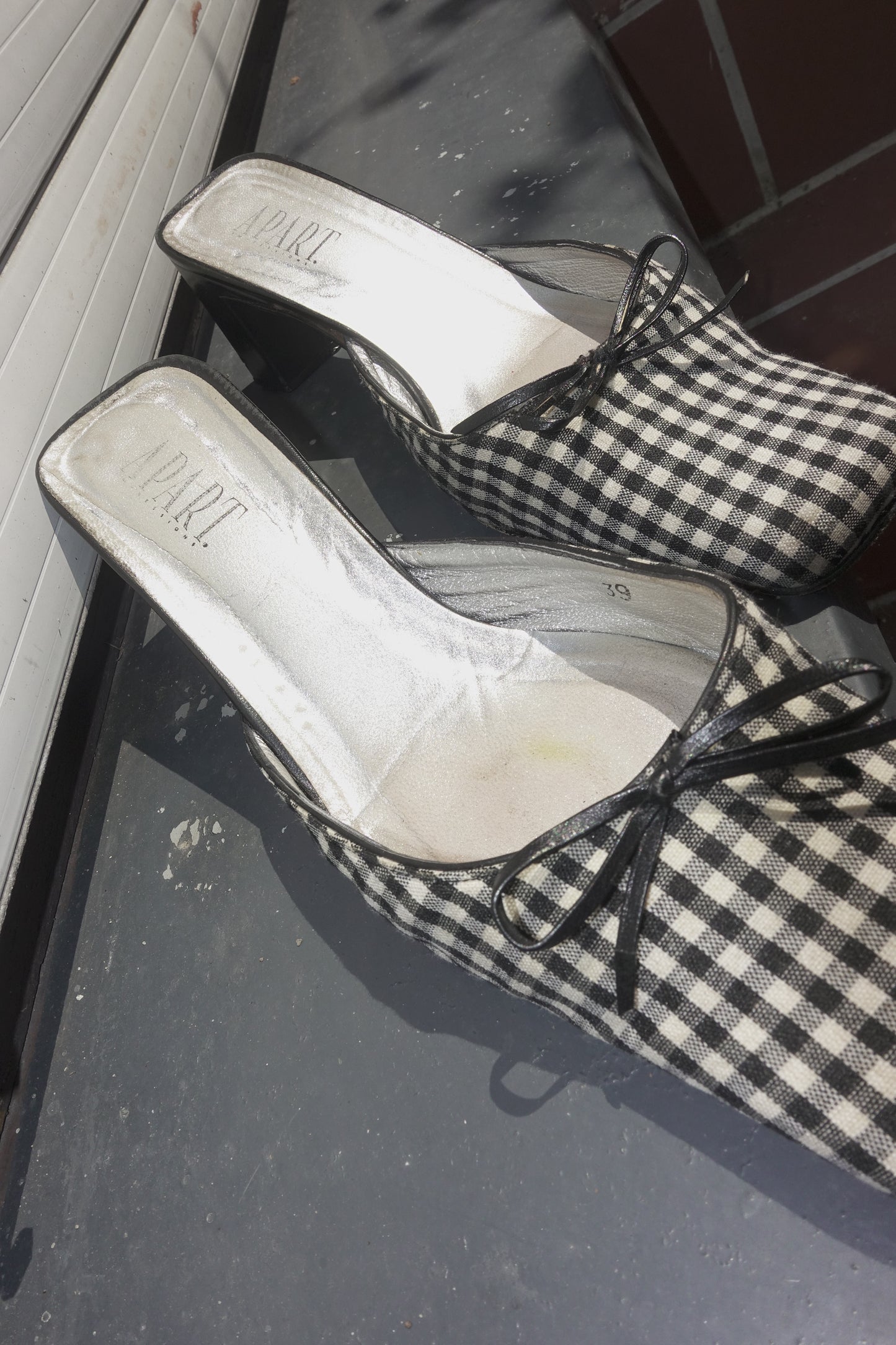 Apart mules