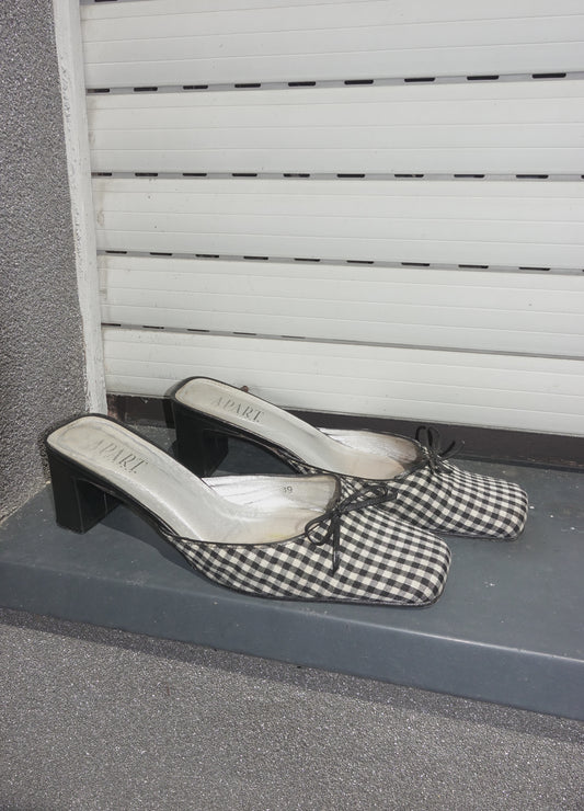 Apart mules
