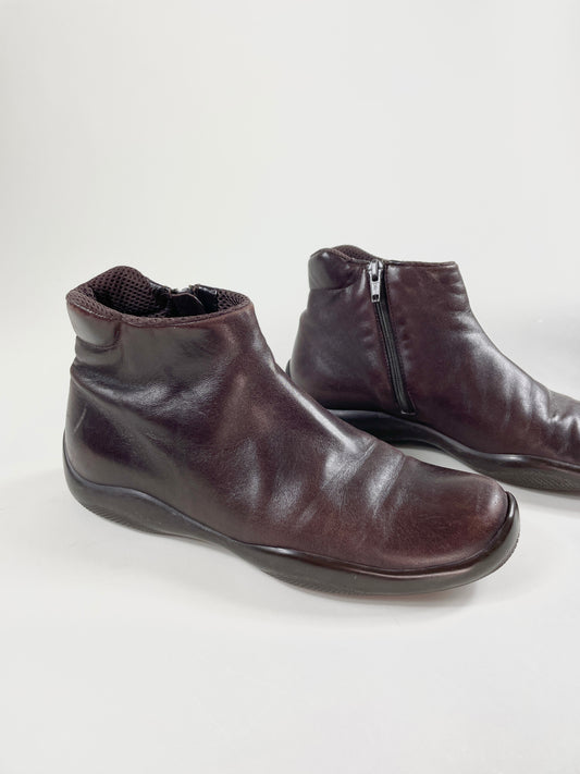 Prada 90s brown low shoe